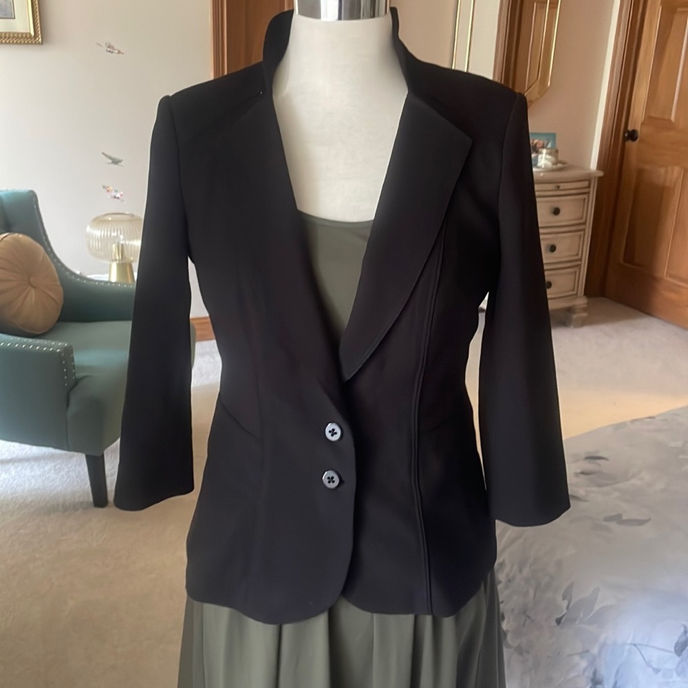 White House Black Market black short w/ high collar coat, 3/4 length sleeve Sz 6
